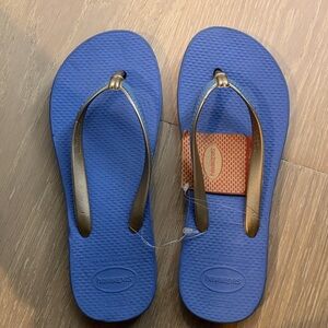 Havaianas Women's Sandals in Blue and Gold -
Spirit Alfazema -